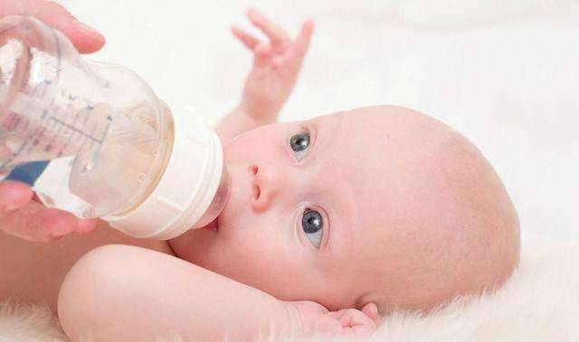 新生儿溢奶的正确处理方法 不看就亏了