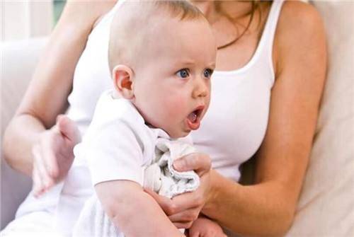 新生儿打嗝不止怎么办 宝妈一定要了解这些