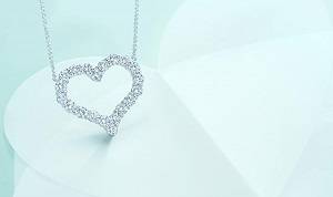 约会穿搭指南(七夕让你焕发光彩的那些珠宝项链设计)