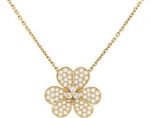 约会穿搭指南(七夕让你焕发光彩的那些珠宝项链设计)