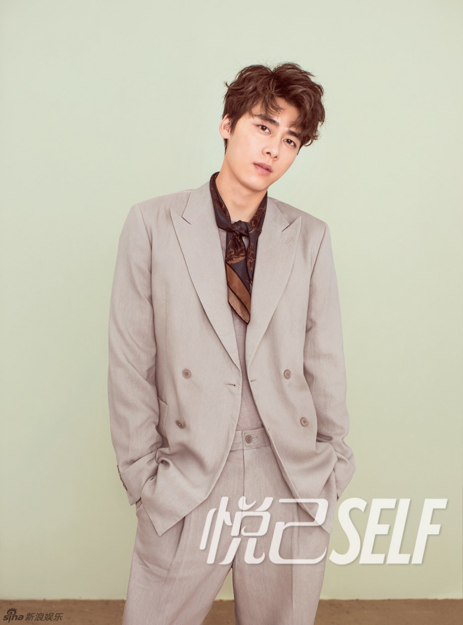 李易峰帅气杂志封面照 时尚演绎花美男style