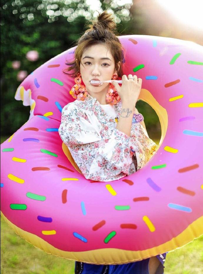 &ldquo;康熙&rdquo;再聚首 小S蔡康永合体登时尚杂志封面