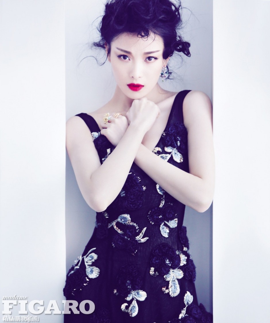 倪妮性感造型登杂志封面 红唇雪肌显美艳风情