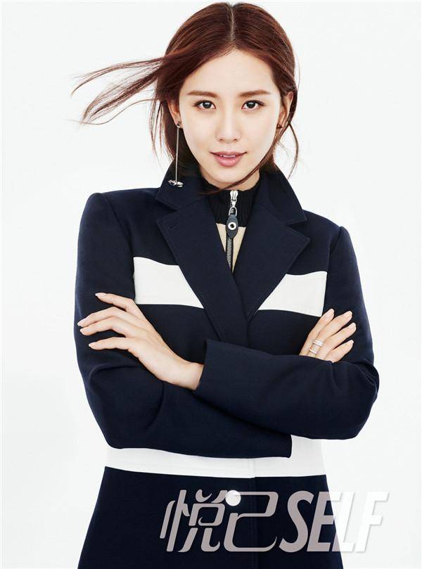 刘诗诗登《悦己SELF》杂志封面 简约干练酷劲十足