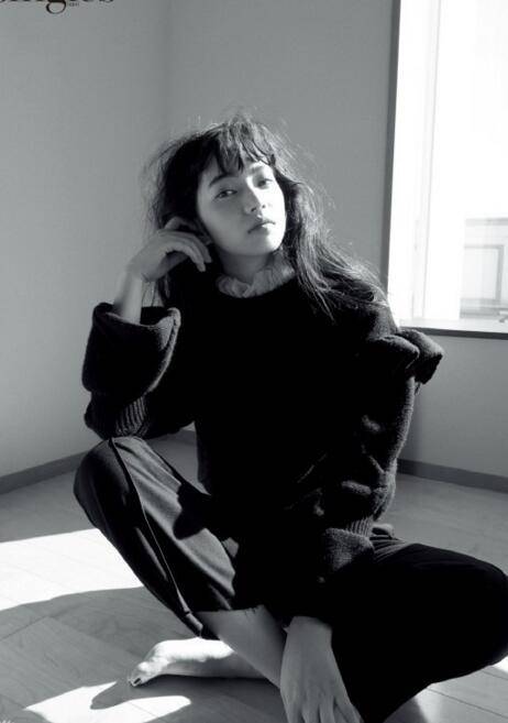 小松菜奈时尚杂志写真大片 性感妩媚展现的淋漓尽致