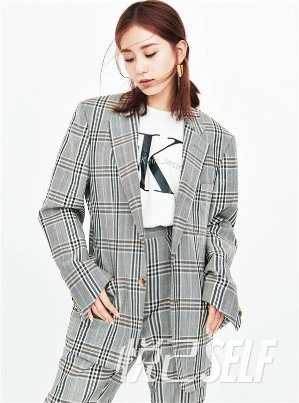 刘诗诗登《悦己SELF》杂志封面 简约干练酷劲十足