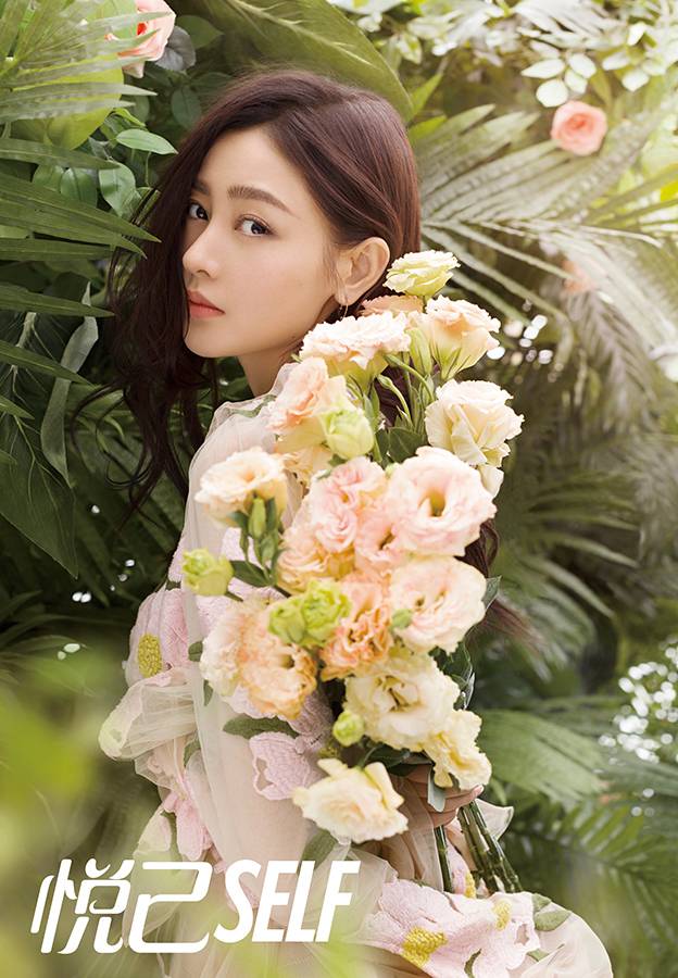 张天爱杂志封面时尚美图 演绎双重质感小秀风情