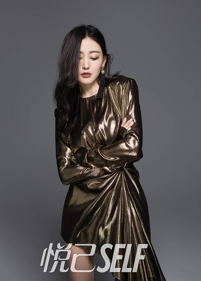 张天爱杂志封面时尚美图 演绎双重质感小秀风情