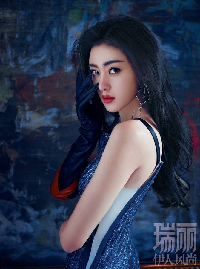 张天爱登杂志双封面 风格多变突破自我