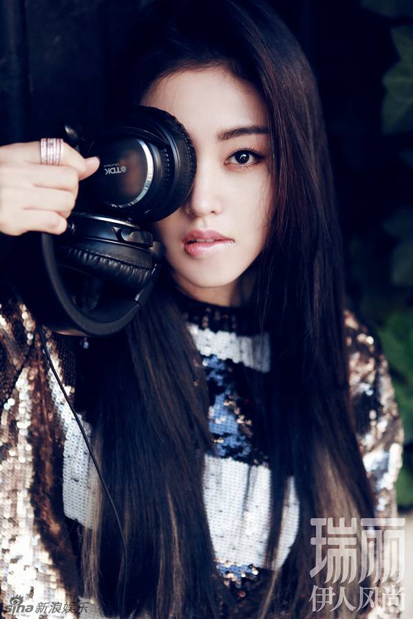 张天爱登杂志双封面 风格多变突破自我