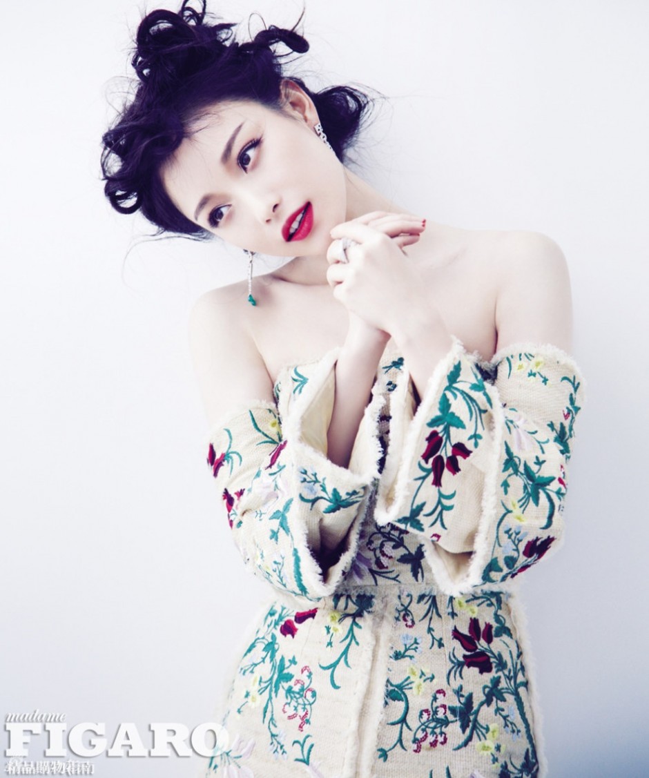 倪妮性感造型登杂志封面 红唇雪肌显美艳风情