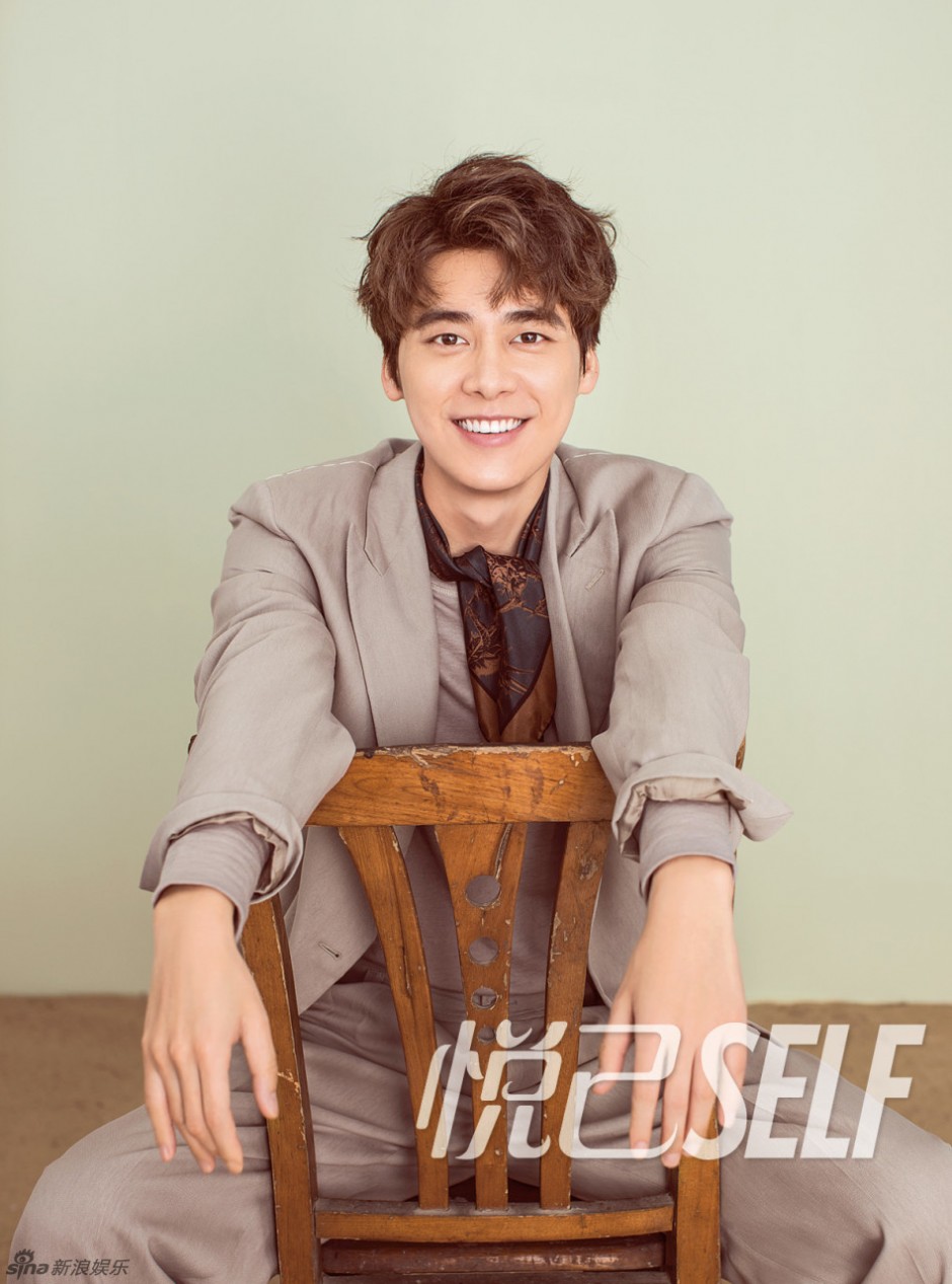 李易峰帅气杂志封面照 时尚演绎花美男style