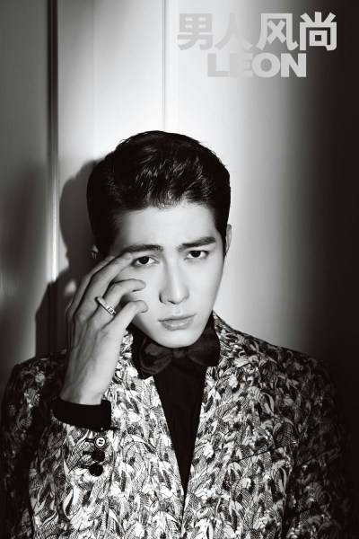 陈学冬杂志黑白复古大片 化身名门&ldquo;贵公子&rdquo;