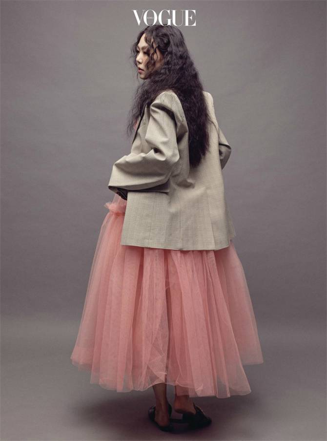 河正宇金敏喜登韩国版《VOGUE》杂志六月刊封面