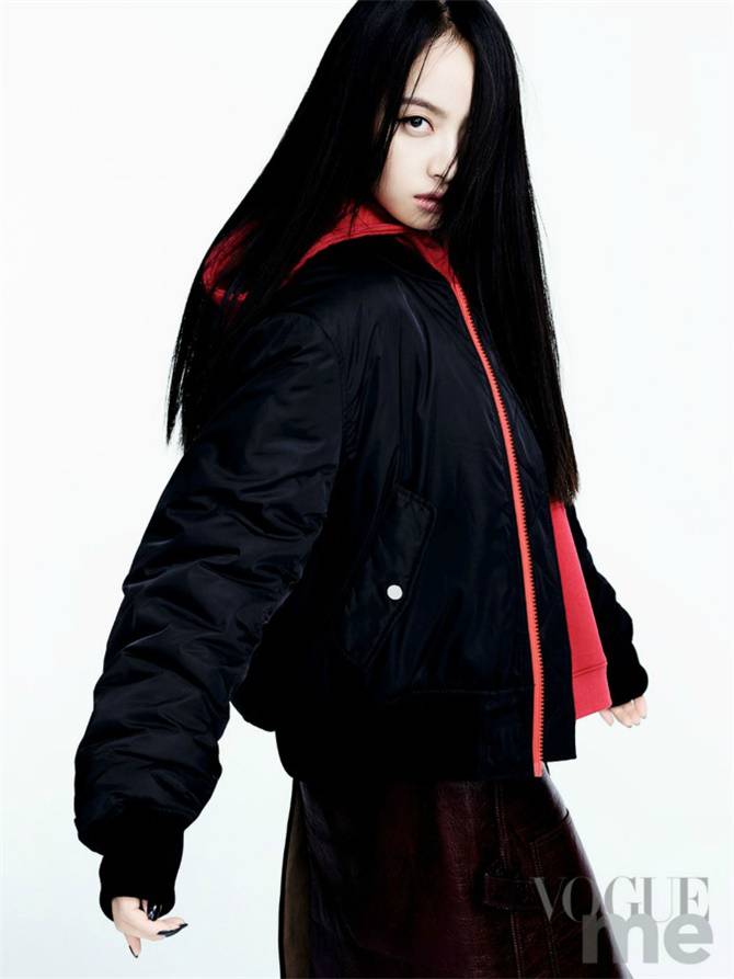 宋茜《VogueMe》杂志摄影高清图片 眼神凌厉攻力十足