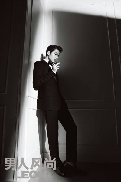 陈学冬杂志黑白复古大片 化身名门&ldquo;贵公子&rdquo;