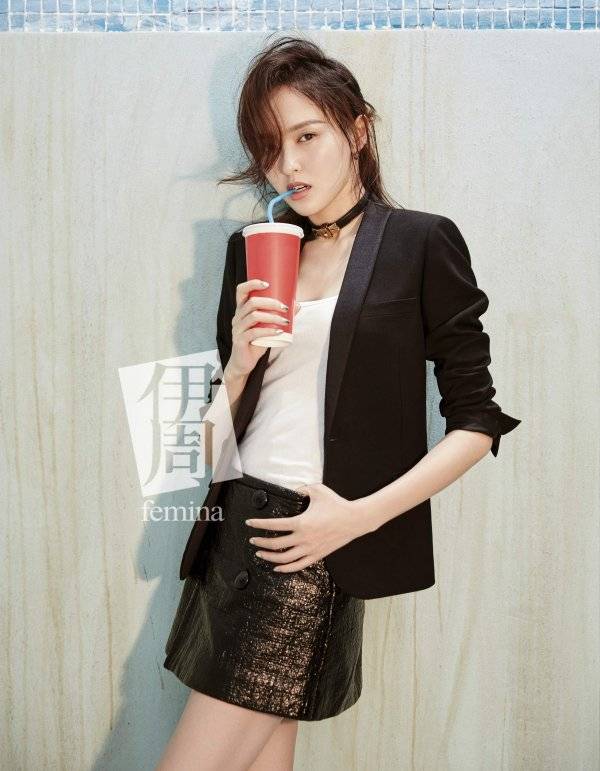 《伊周》携手唐嫣拍摄封面写真 女王气场总裁范儿