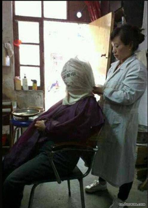 爆笑内涵图片之女厕还有这种东西?