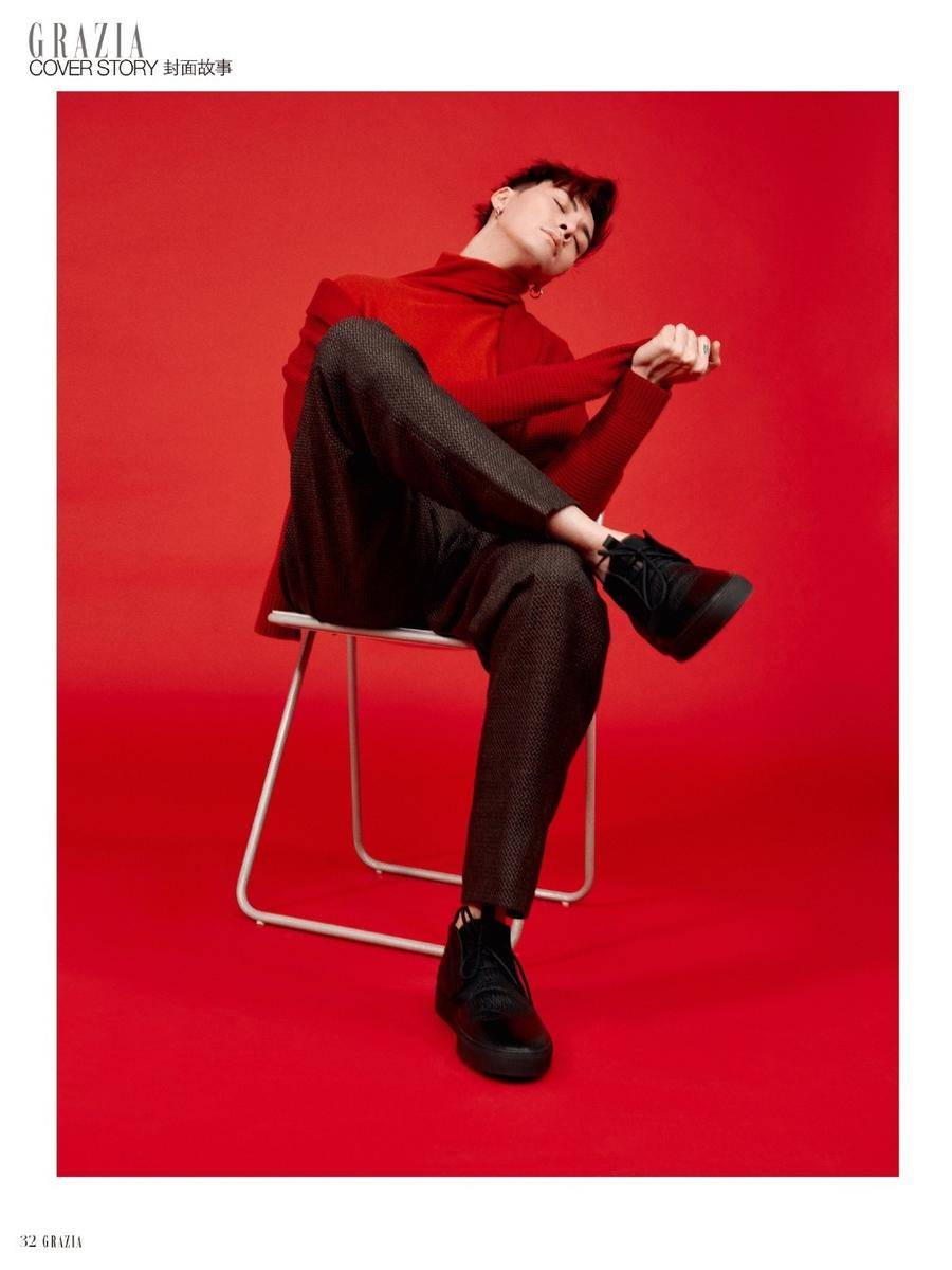 陈伟霆最新杂志封面图片 痞帅气质眼神深邃撩人
