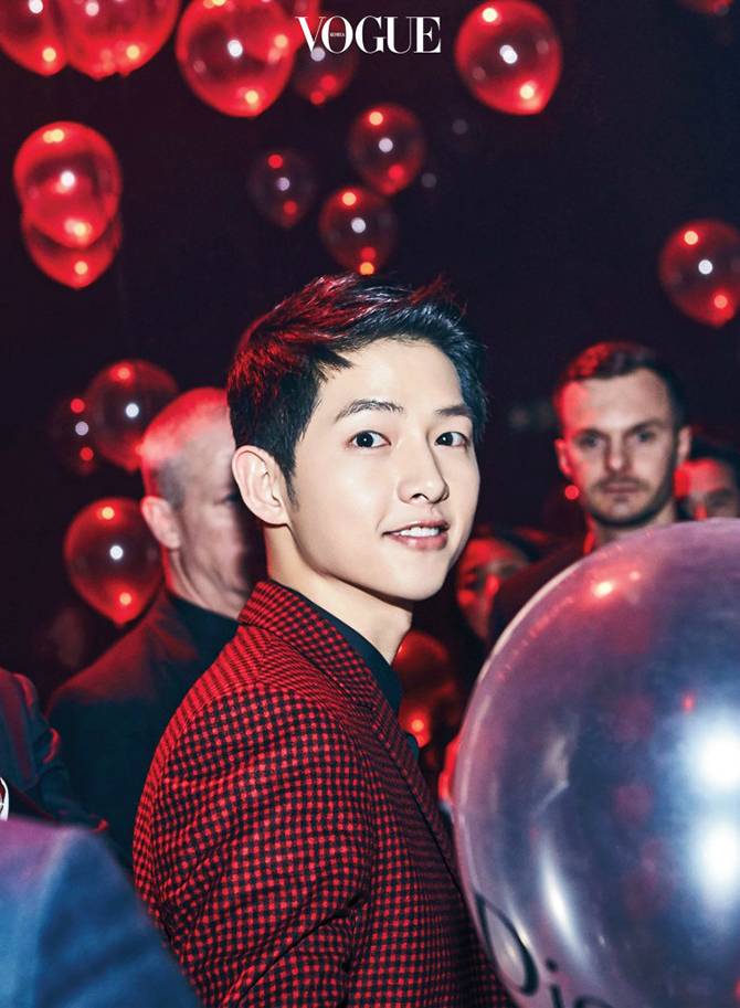 宋仲基《VOGUE》时尚大片花絮照 教你如何禁欲撩妹