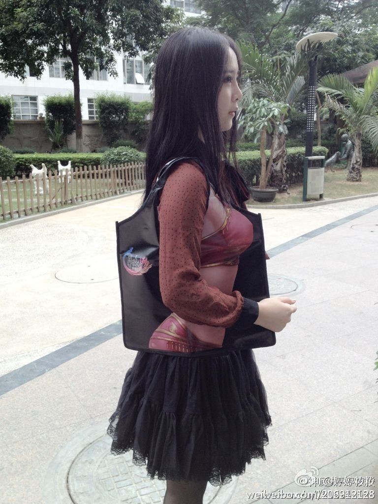 妹子无节操内涵图 这胸好美