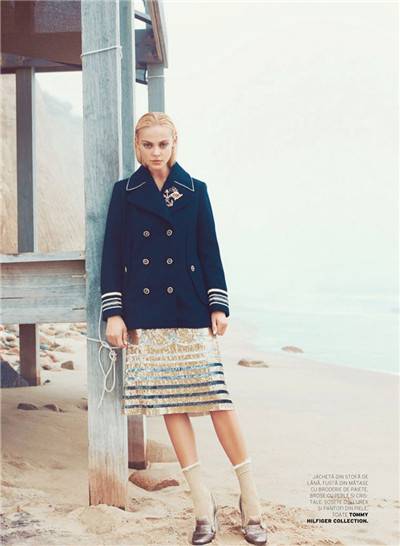 超模Viktoriya Sasonkina登《ELLE》11月杂志封面