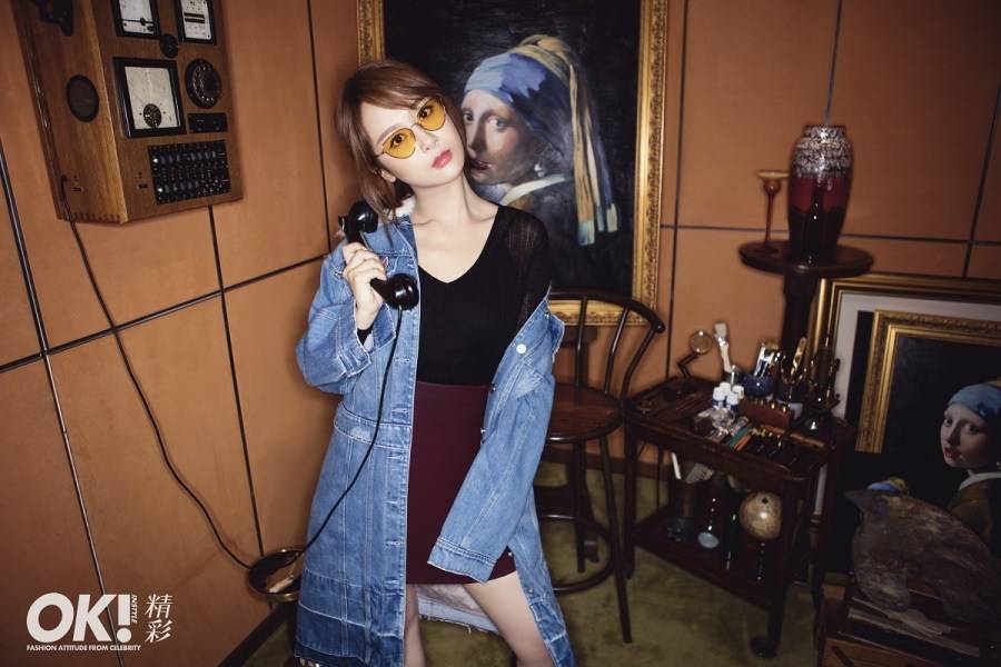 杨紫时尚少女杂志封面 俏皮可爱晒童趣