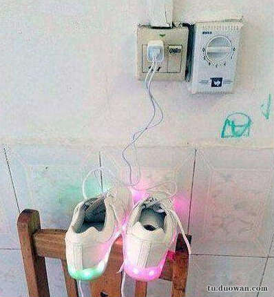 搞笑内涵图之喵星人:我仿佛闻到了小鱼干的味道