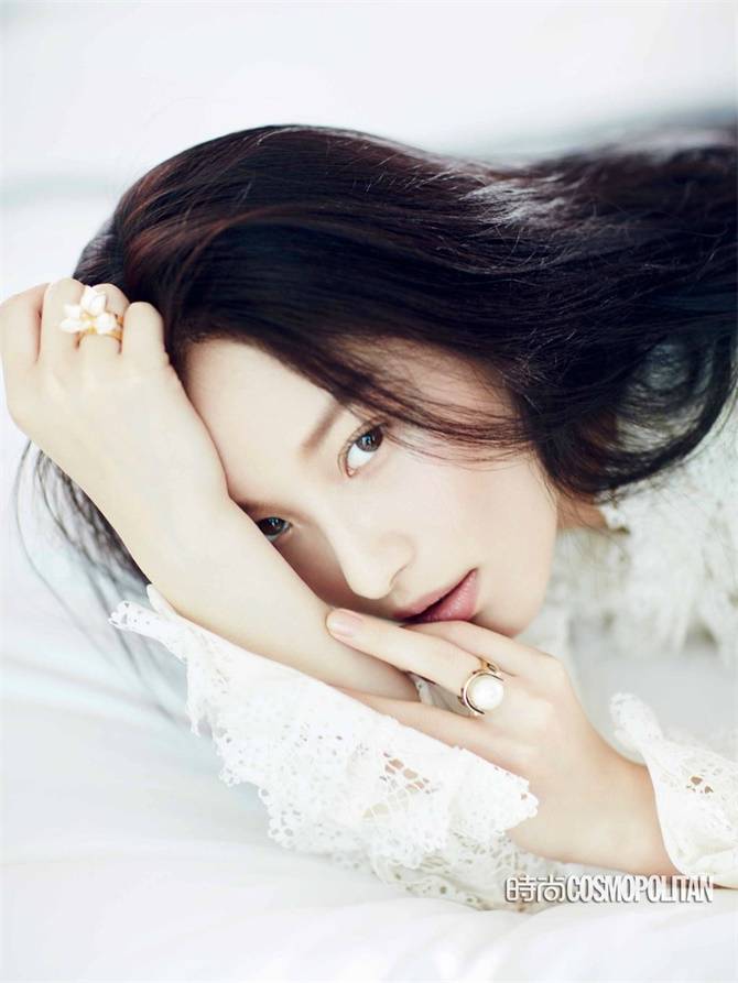 倪妮再登杂志封面 淡雅的妆容如火炙热