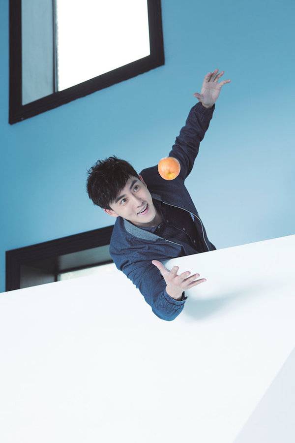 张睿杂志写真照风格多样 绅士暖男自由切换