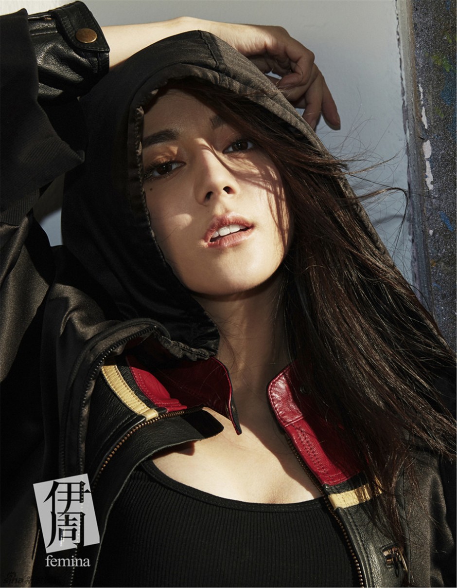 迪丽热巴杂志封面曝光 酷美有范攻气十足