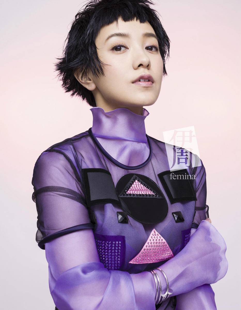 郭采洁短发冷艳写真 奇幻少女变幻莫测