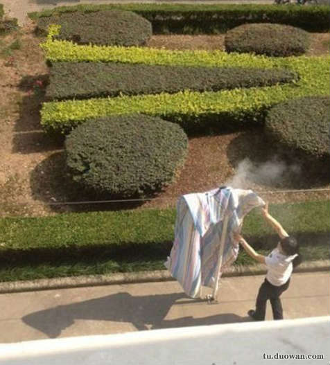 搞笑内涵图之喵星人:我仿佛闻到了小鱼干的味道