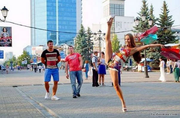 搞笑内涵图之喵星人:我仿佛闻到了小鱼干的味道