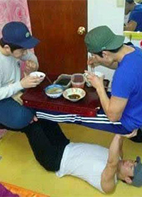 百年难得一见的人民好伙伴”