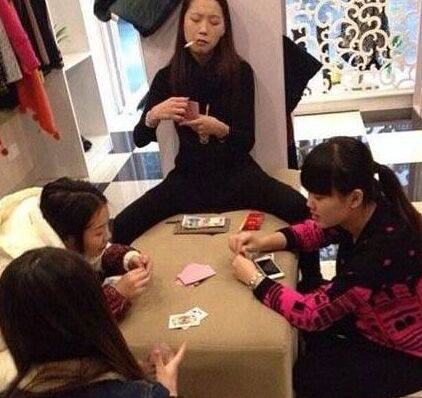 这样的女汉子反正我见到就怕了！