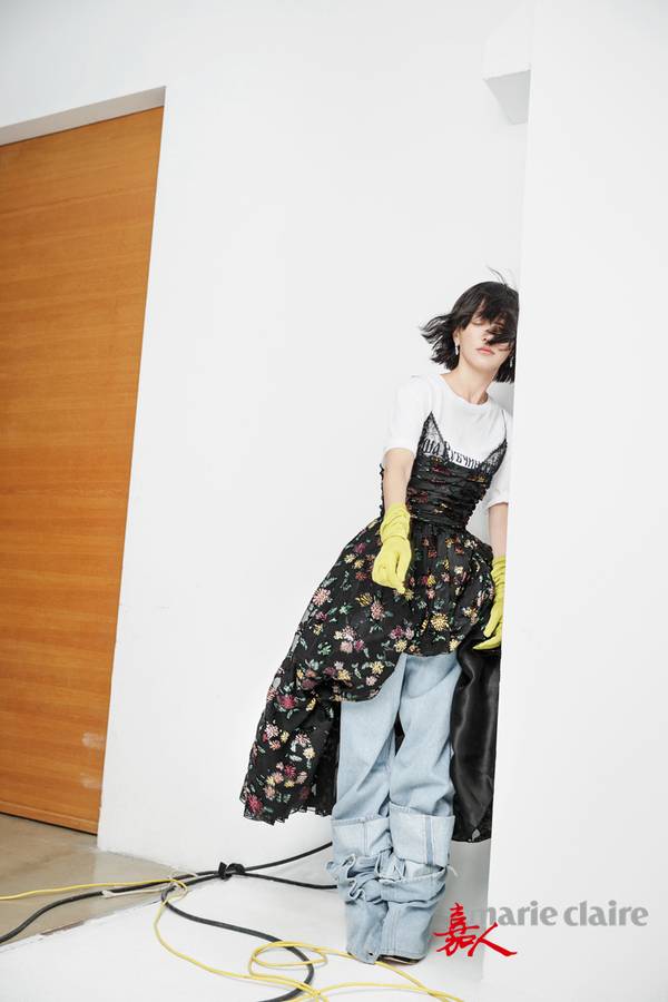 周迅率性不羁登杂志封面 性感红唇造型百变