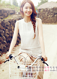 2016年3月美女日历图片 薄纱短裙笑容迷人