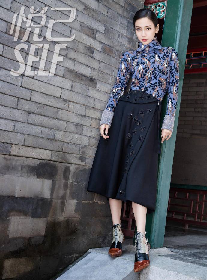 angelababy杂志封面大片曝光 清风拂发演绎唯美中国风