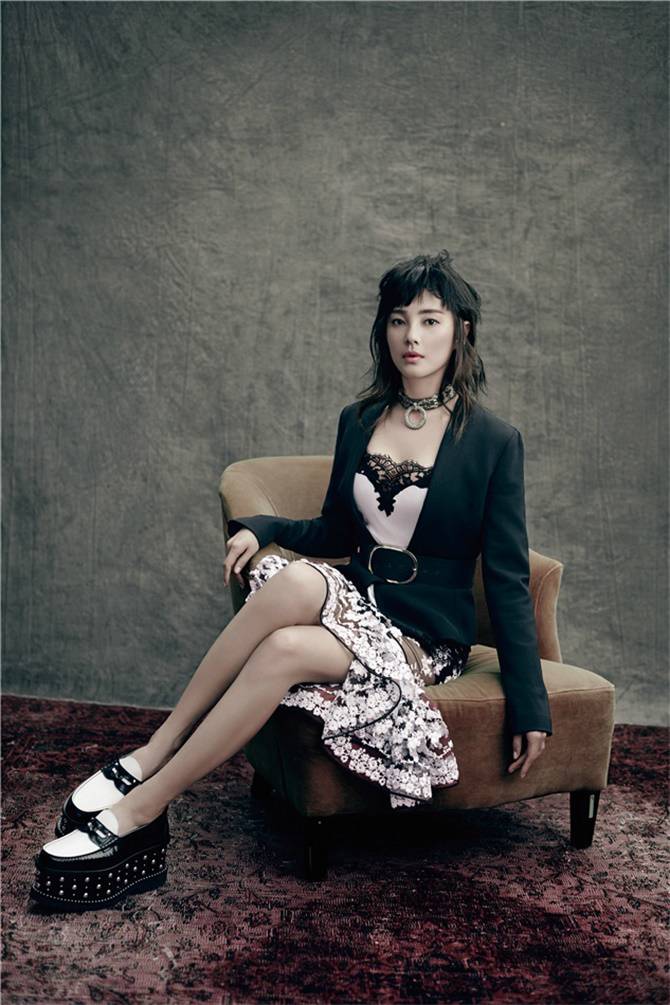 “女神”张雨绮性感演绎另类时尚登《悦己》杂志封面