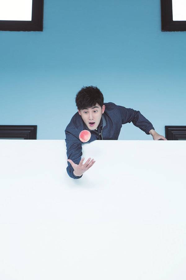 张睿杂志写真照风格多样 绅士暖男自由切换