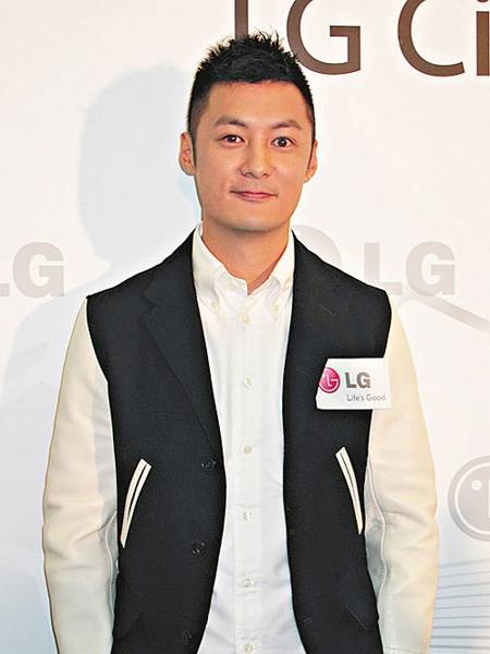 “六叔”余文乐发型史 子弹头短发显男士气质