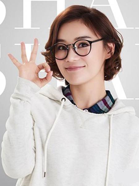 《黑粉》上线 袁姗姗时尚短发发型获青睐