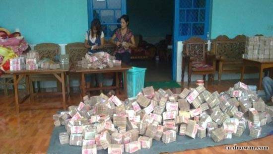 搞笑内涵图片之论男生如何在泳池制造飘逸效果