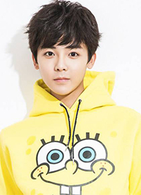 男生刘海发型分享 侯明昊造型青春洋溢”