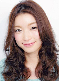 长卷发发型甜美范儿 夏日吸睛指数UPUPUP