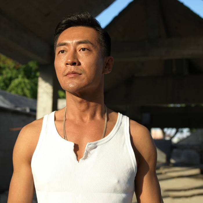 演员霍亚明最新写真 秀健硕肌肉运动力爆表