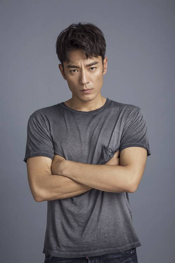 演员李光洁时尚写真图片 肌肉线条完美凸显