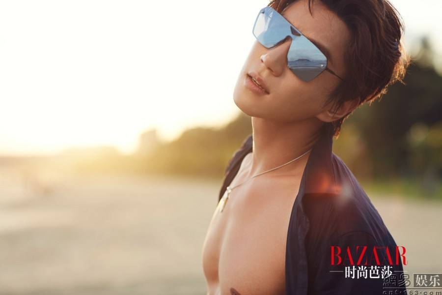 黄致列时尚大片写真照 肌肉猛男展现野性魅力