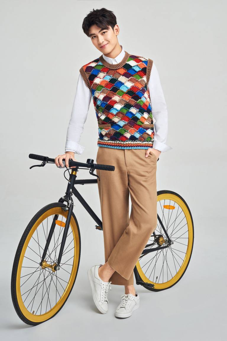 小鲜肉黄俊捷写真大片曝光 运动休闲青春无敌